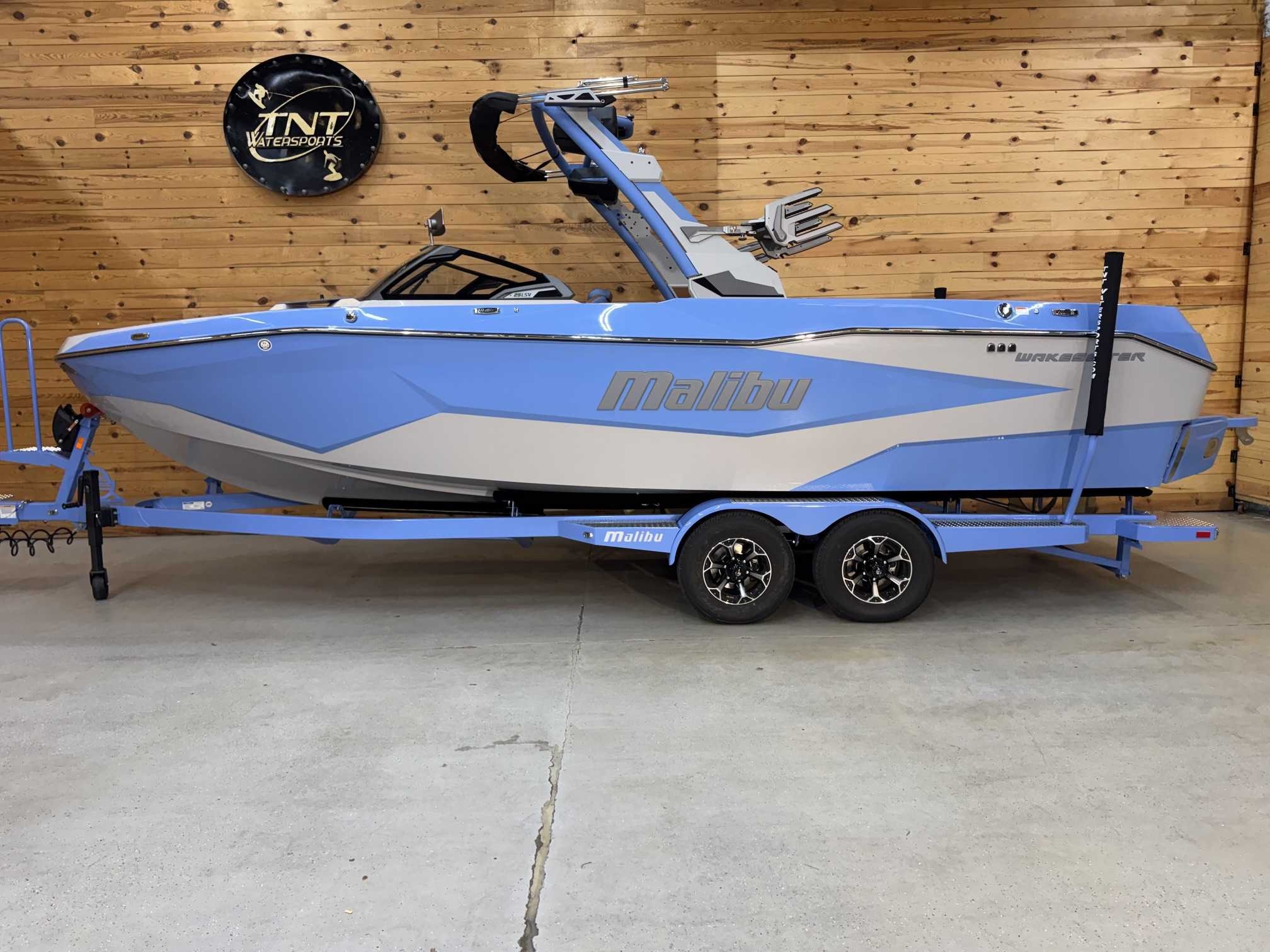 2027 Malibu Boats Wakesetter 25 LSV