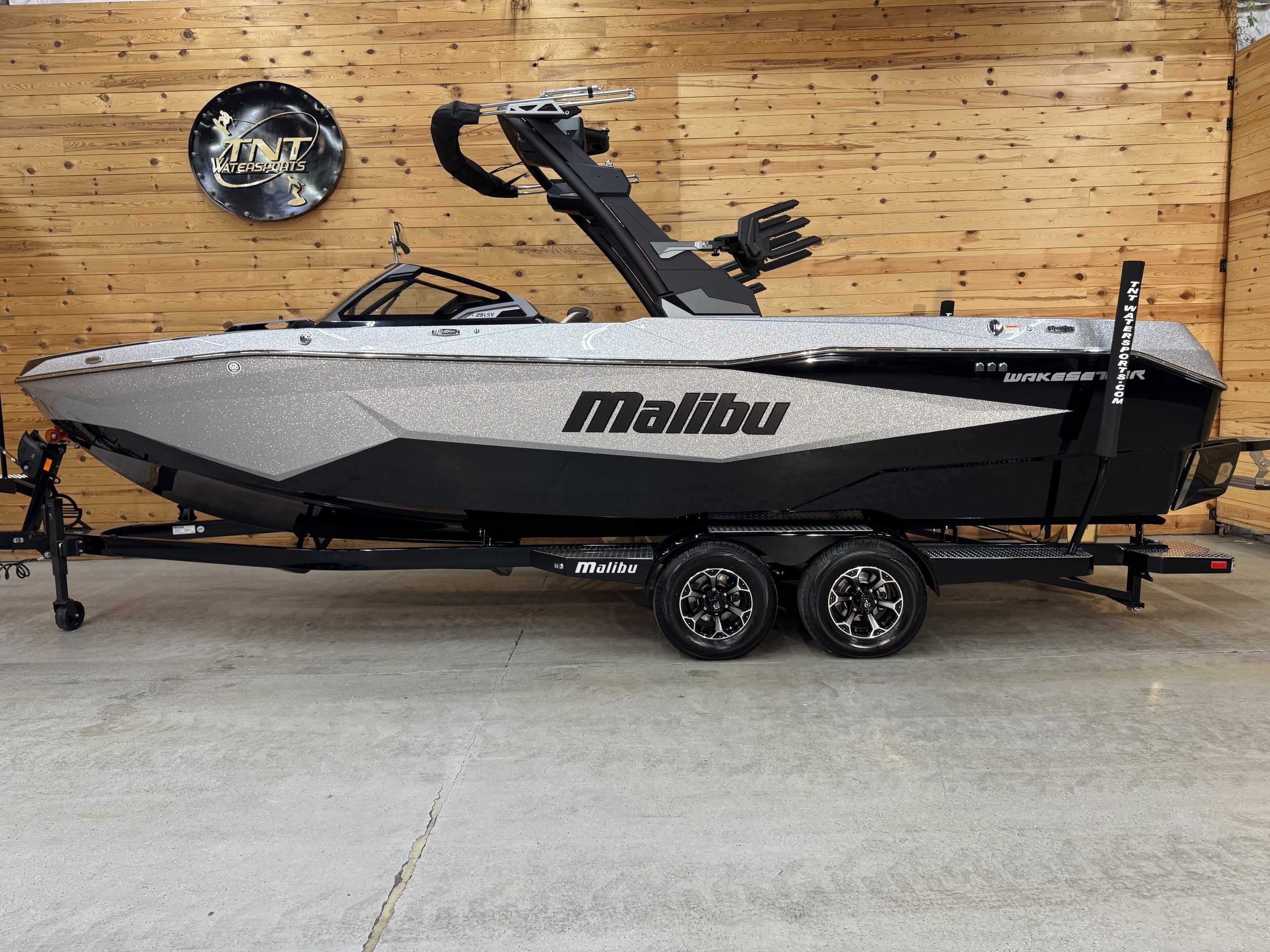 2027 Malibu Boats Wakesetter 25 LSV